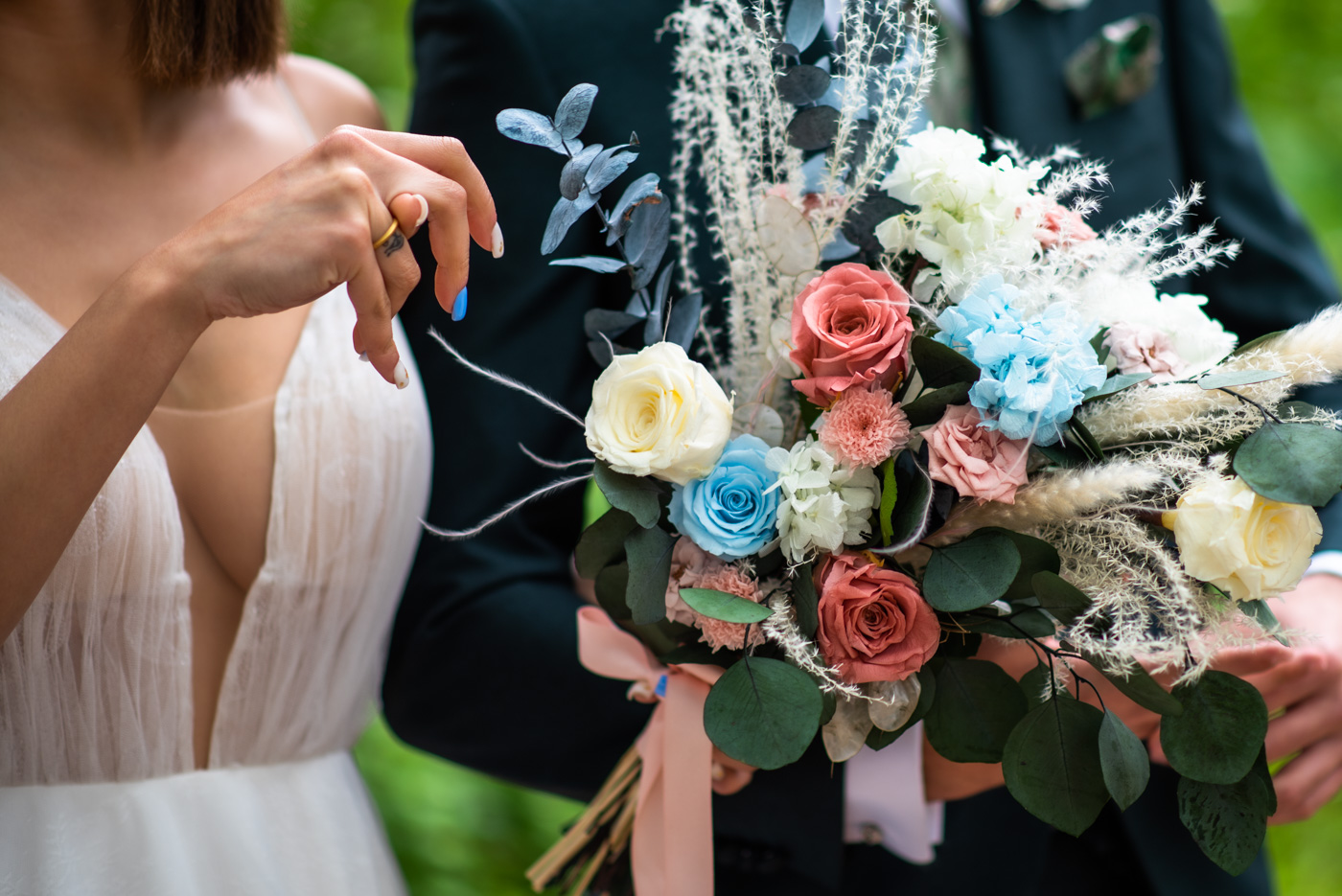 Ramo de novia de primavera con flores preservadas