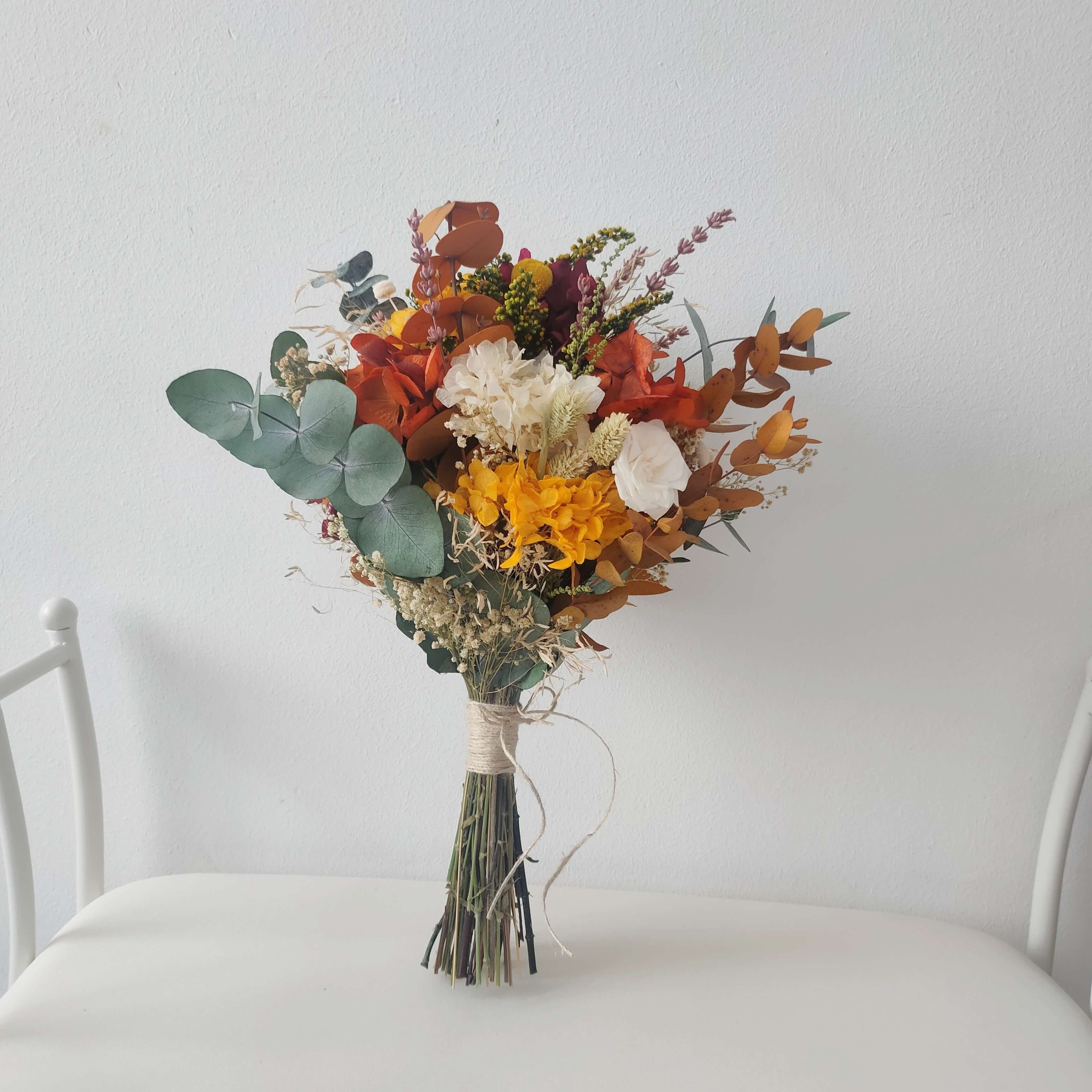 Ramo de novia de otoño con flores preservadas