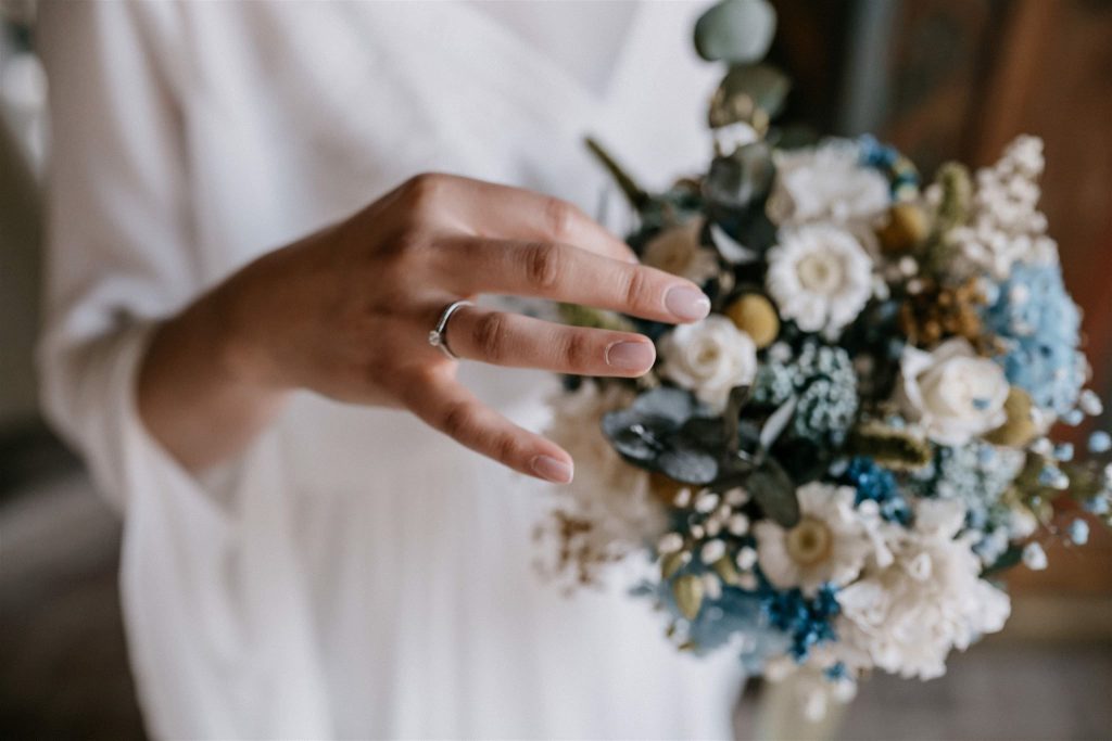 Ramo de novia preservado en tonos azul y blanco