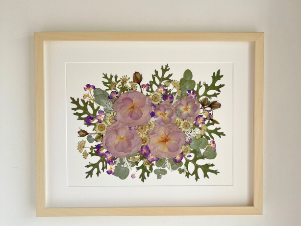 cuadro ramo de novia con flores prensadas para conservar el ramo de boda